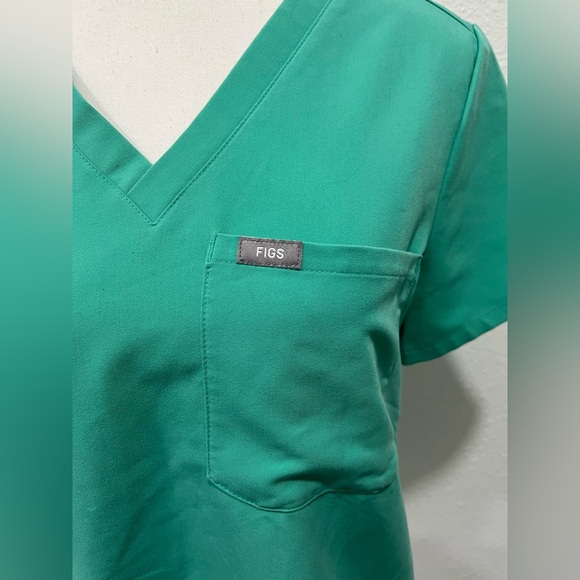 FIGS Catarina One Pocket Scrub Top EUC - Picture 4 of 9